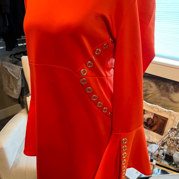 Beautiful classic dress - Picture 2 of 2